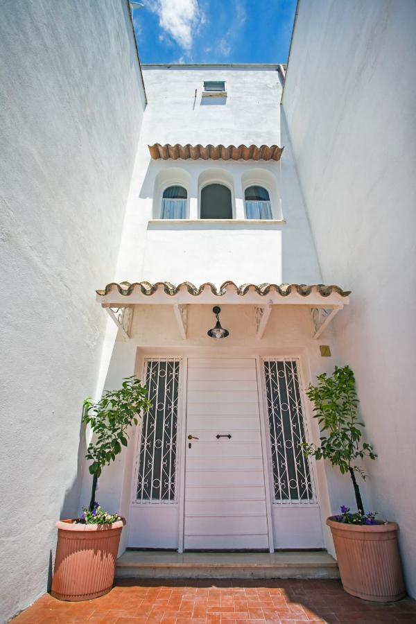 B&B Al Blu กาเอตา ภายนอก รูปภาพ